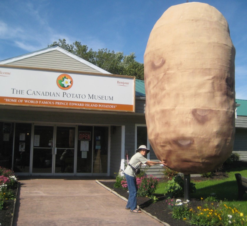 giant_potato_PEI_museum